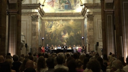 Admiració a l'Església de l'Esperança de S'Agaró en el concert de Josep Carreras