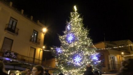 Begur il·lumina el Nadal amb focs artificals, música i solidaritat