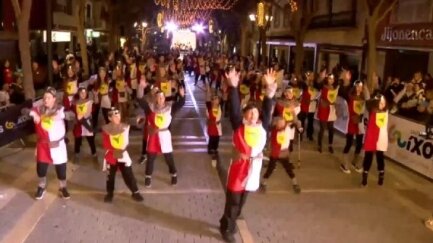 Gairebé 5.000 persones desfilen per la Rua del Carnaval ganxó