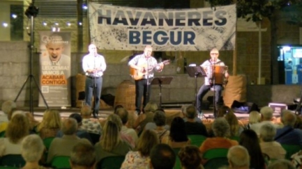 La Cantada d’Havaneres de Begur omple la plaça Esteva i Cruañas