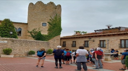 La passejada cultural de 'A Begur cultura' visita les sis torres de defensa del municipi