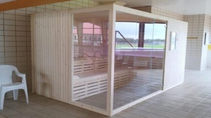 La piscina municipal de Palafrugell estrena una nova sauna filandesa