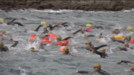 La Radikal Swim celebra 15 anys de natació en aigües obertes a Palafrugell