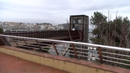 Palamós ja ha estrenat l’ascensor que uneix la plaça del Pedró amb el Port Marina