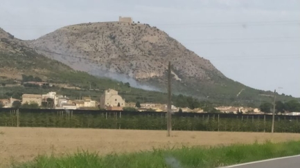 Torroella pateix un incendi forestal al massís del Montgrí