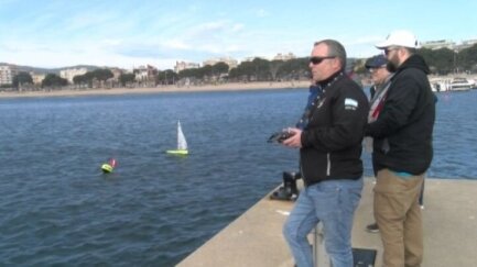 Trenta regatistes s’enfronten amb èxit al Campionat de Vela Radiocontrol de Sant Feliu