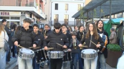 Un concert itinerant porta la música als carrers de Sant Feliu