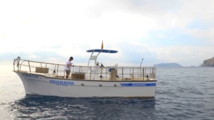 Una embarcació única per captar aigua de mar a l'Empordà