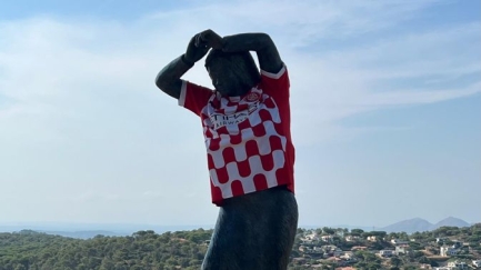 Vesteixen del Girona FC l'estàtua de Carmen Amaya de Begur