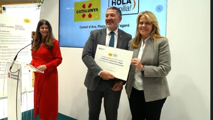 Platja d'Aro rep el distintiu Hola Família al Fitur de Madrid