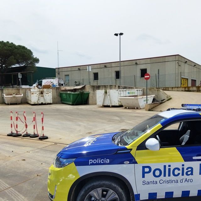 Detenen una persona per robar material de la deixalleria de Santa Cristina