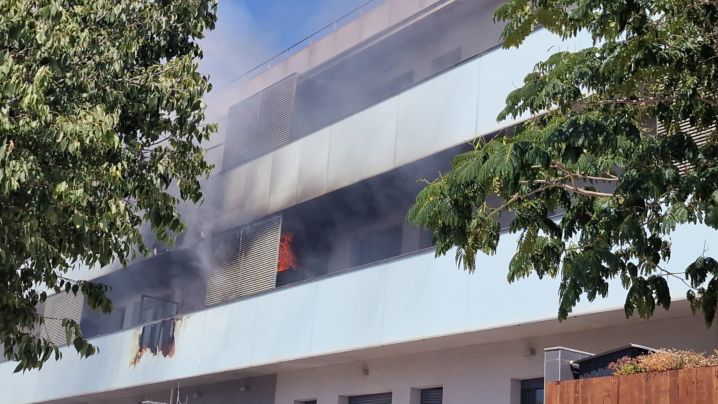 Incendi en un pis de la Ronda Nord de Sant Feliu de Guíxols